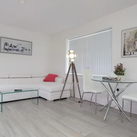 Live In Leeds Greenhill Apartment *