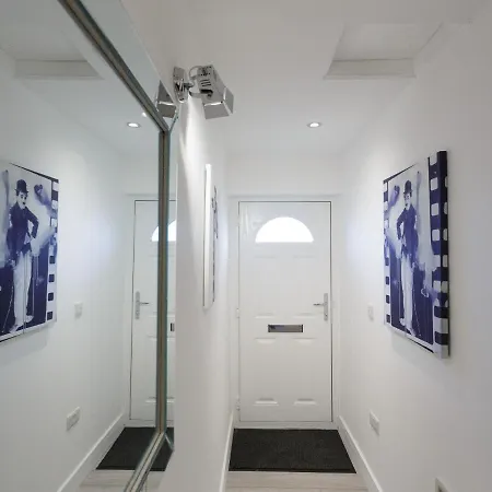 Apartment Live In Leeds Greenhill *