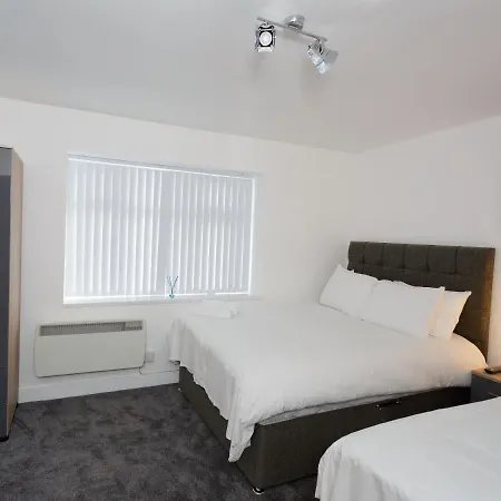 Live In Leeds Greenhill Apartment