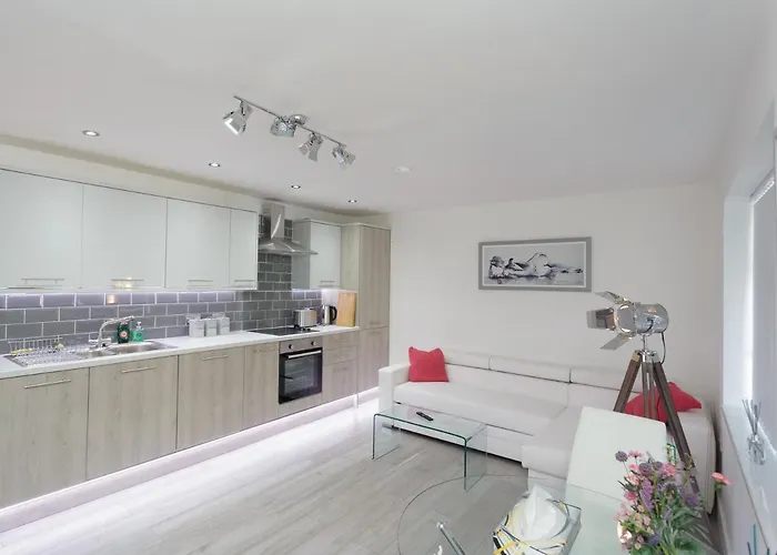 Live In Greenhill דירה