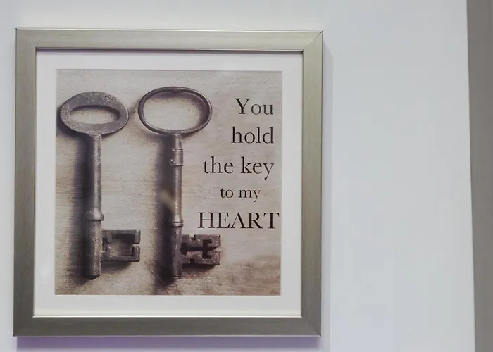 Live In Greenhill Apartment