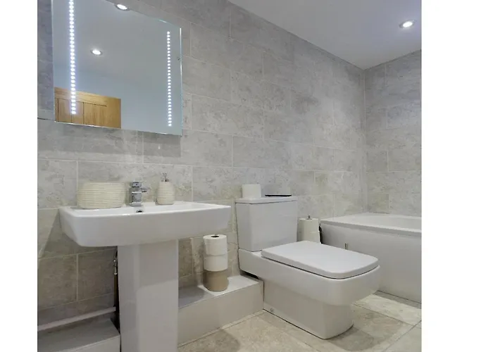 Live In Greenhill Apartment