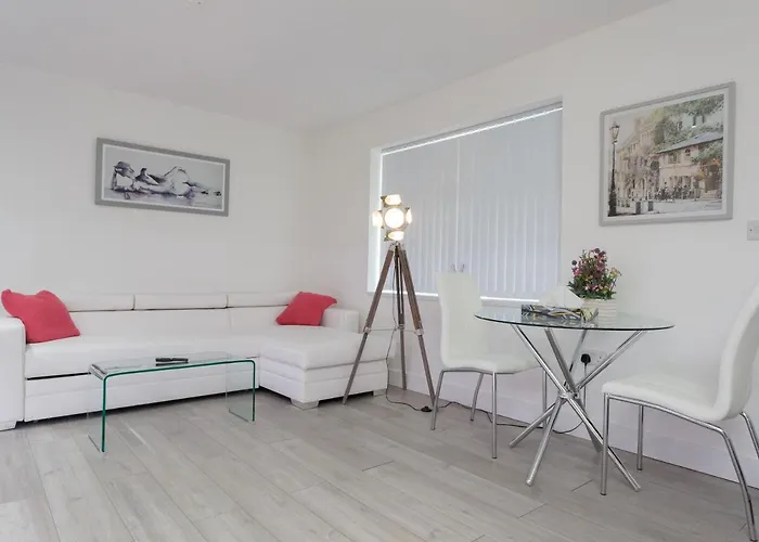 Live In Greenhill Apartment *