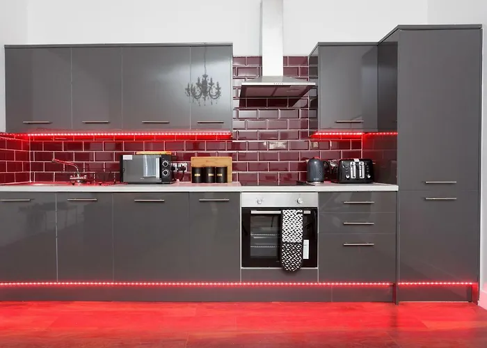 Live In Greenhill Apartment